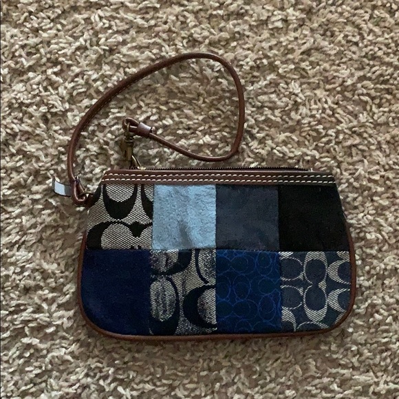 Coach wristlet - Picture 1 of 1